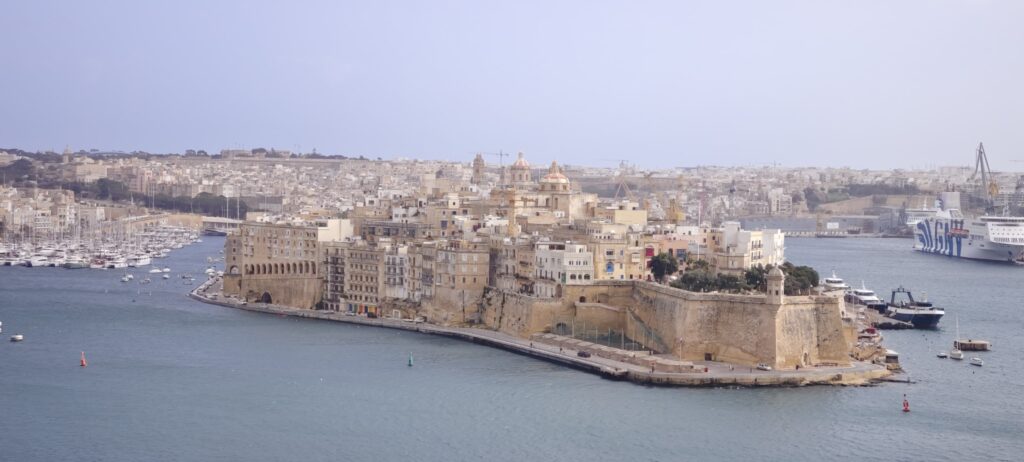 84b32815 f43a 4401 aeff de9b08a77c14